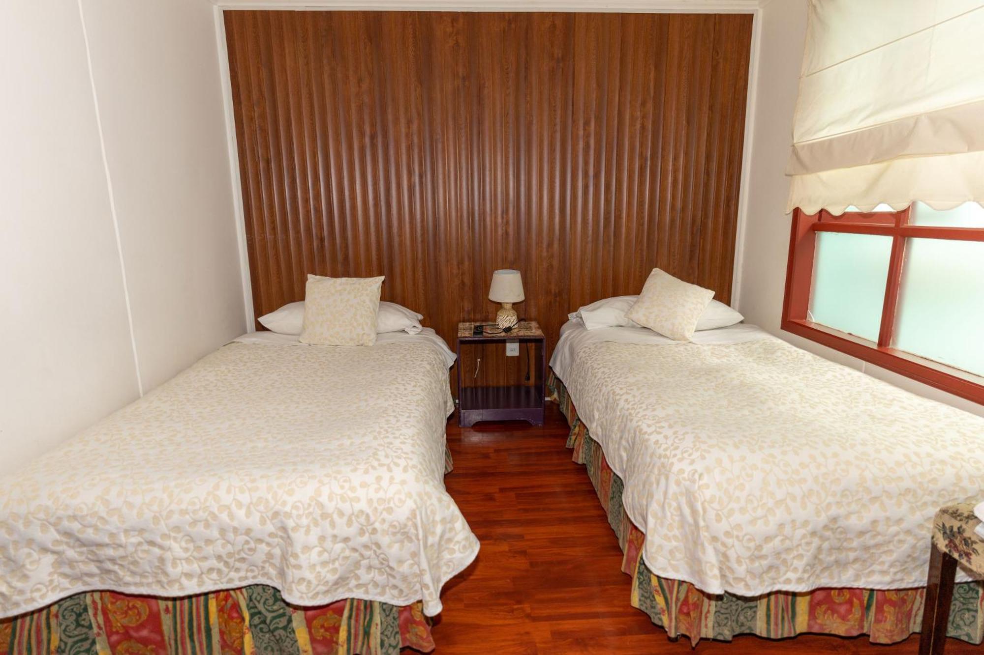 Hotel Milodon Puerto Natales Exterior photo