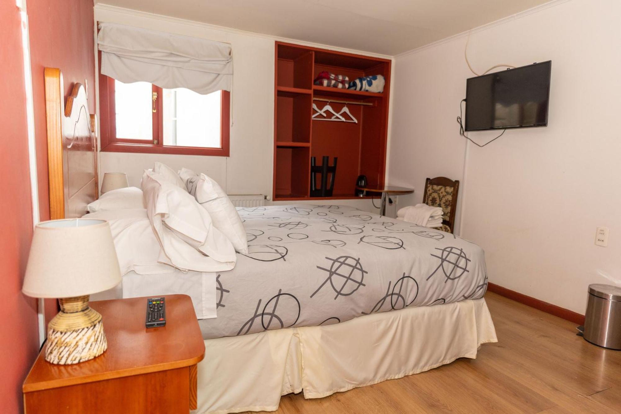 Hotel Milodon Puerto Natales Exterior photo